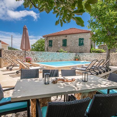Villa Callisto- Elegant Restored Villa With Pool Yírion Buitenkant foto