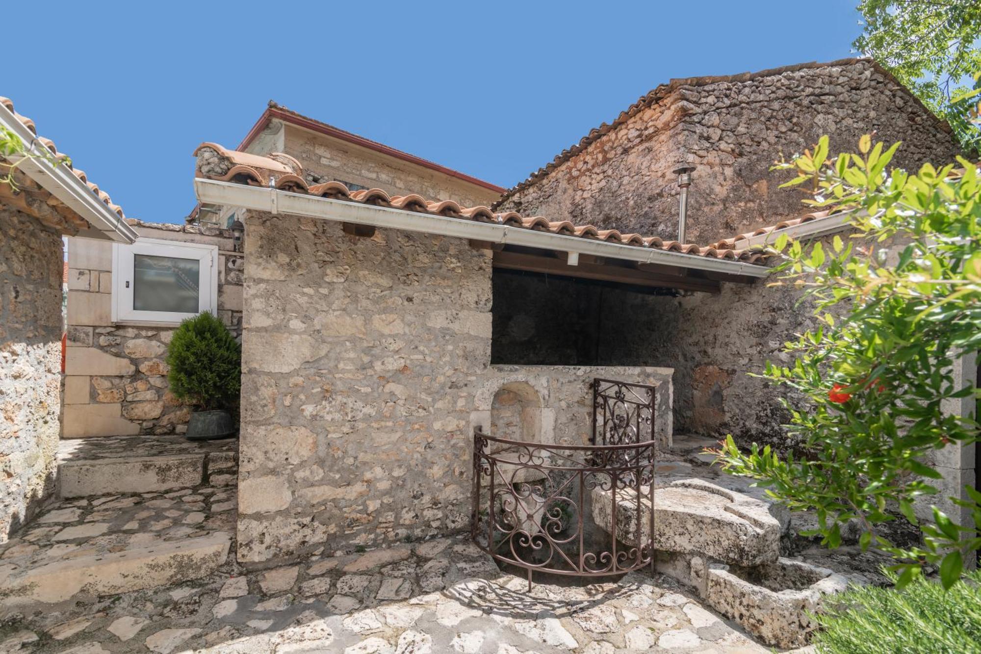 Villa Callisto- Elegant Restored Villa With Pool Yírion Buitenkant foto