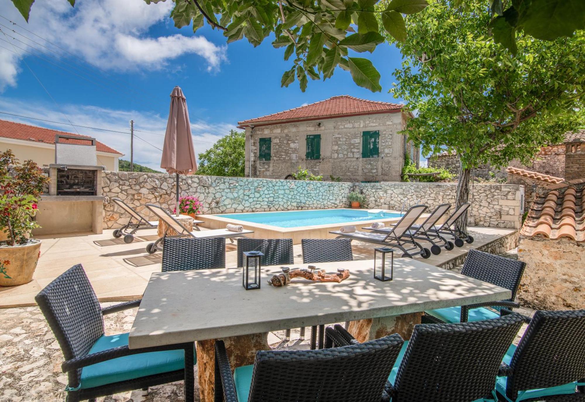 Villa Callisto- Elegant Restored Villa With Pool Yírion Buitenkant foto