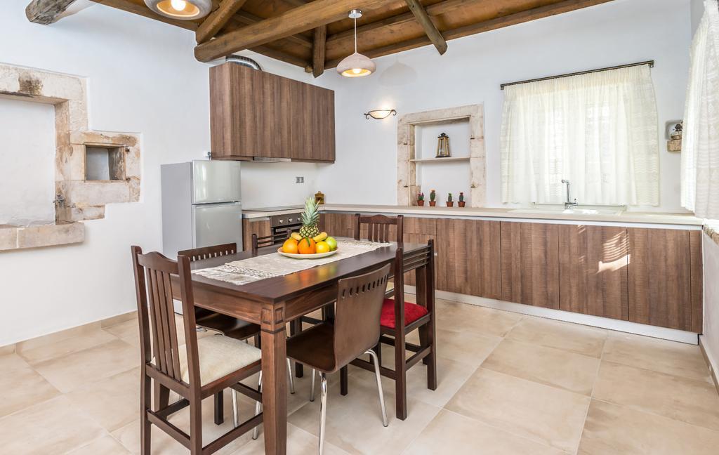 Villa Callisto- Elegant Restored Villa With Pool Yírion Buitenkant foto