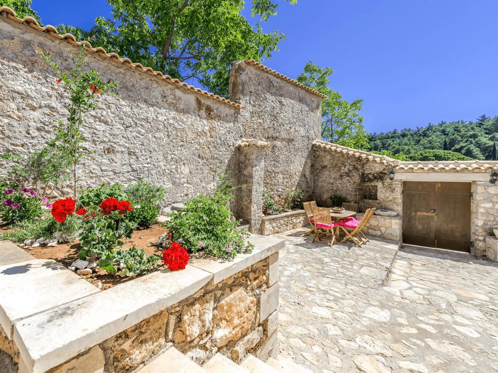 Villa Callisto- Elegant Restored Villa With Pool Yírion Buitenkant foto