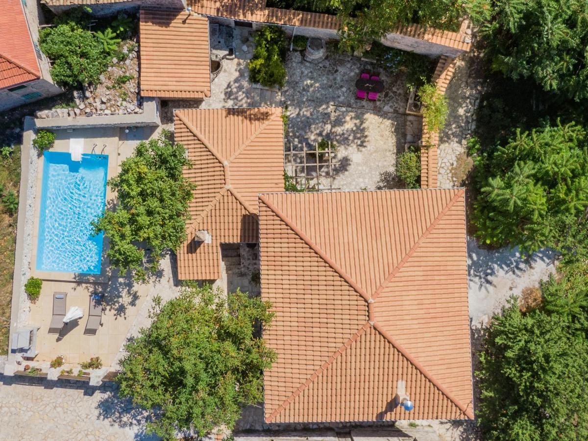 Villa Callisto- Elegant Restored Villa With Pool Yírion Buitenkant foto